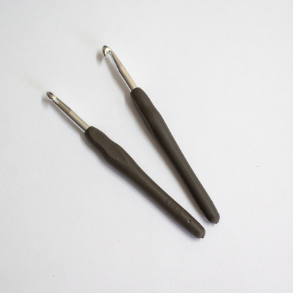 Picture of Aluminum soft touch crochet needle - 6mm