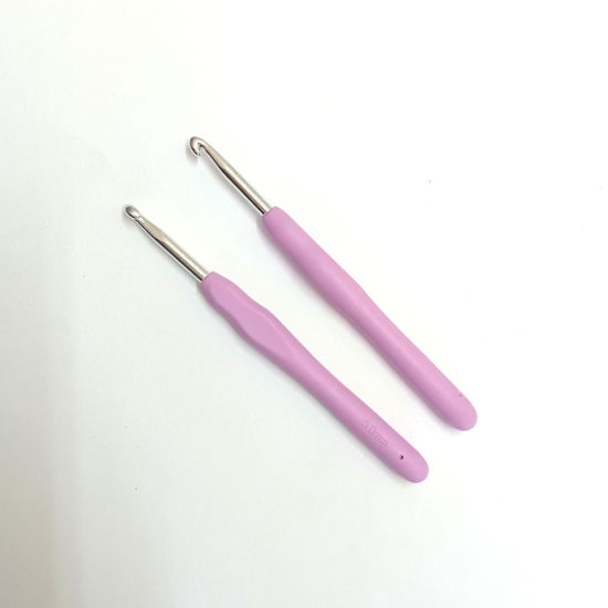 Picture of Aluminum soft touch crochet needle - 5mm