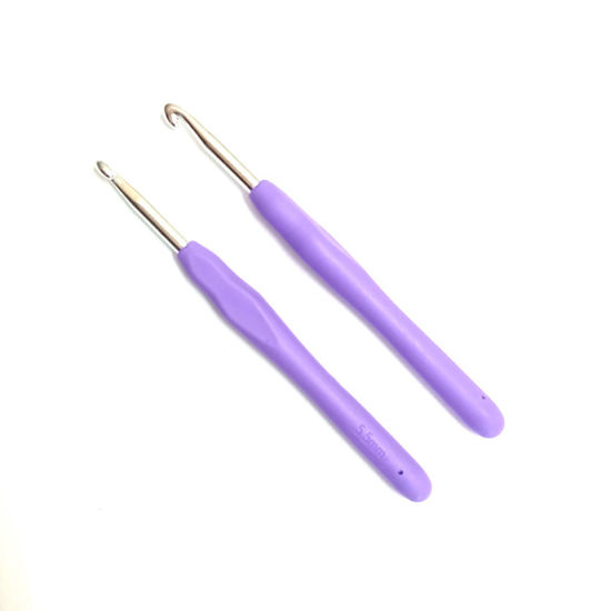 Picture of Aluminum soft touch crochet needle - 5.5mm